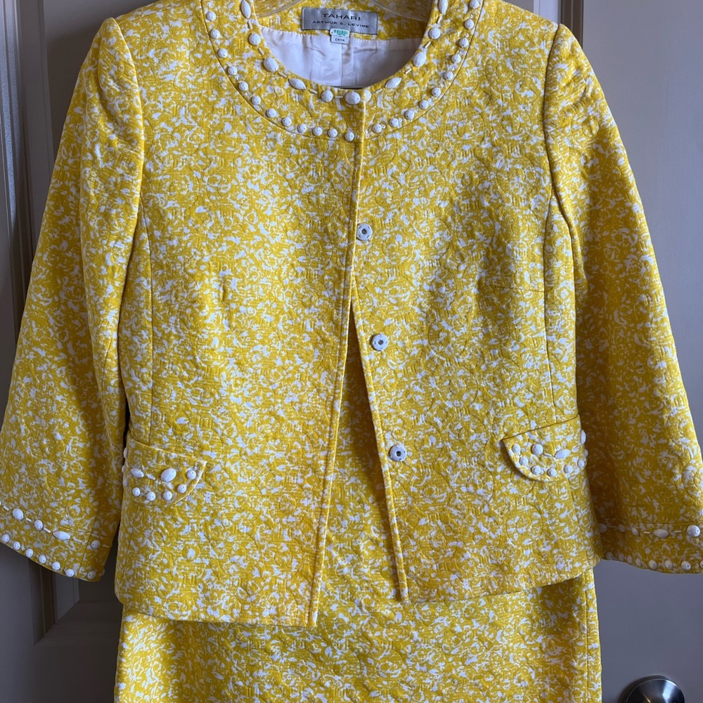 Tahari Skirt Suit